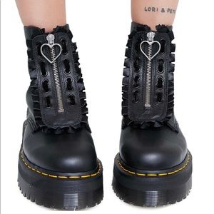 ISO Lazy oaf jungle boot in size 6, maybe a 7 too